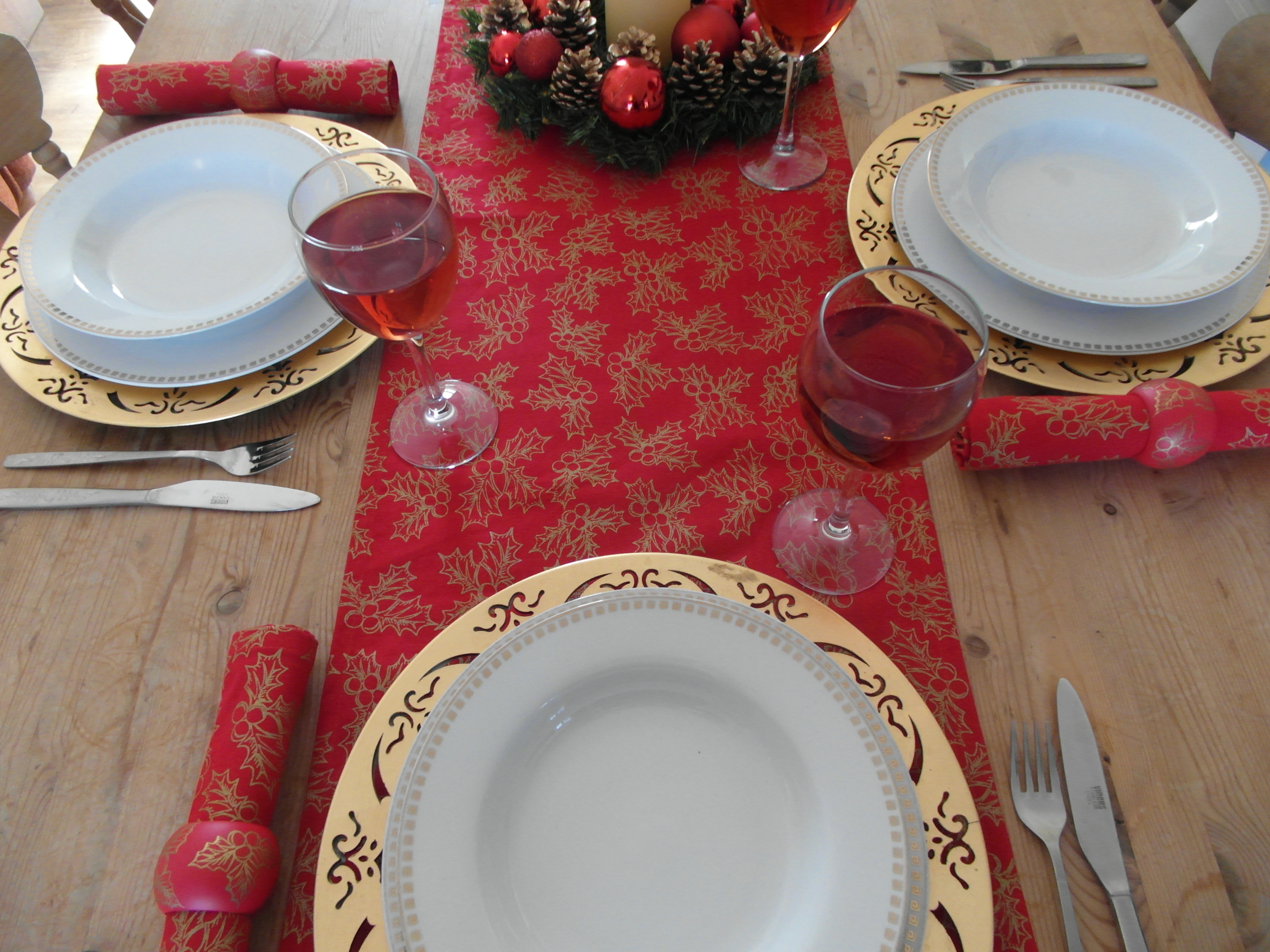 & Runner Red tablecloth top Gold table  runner of â€“ Collection on Holly Table